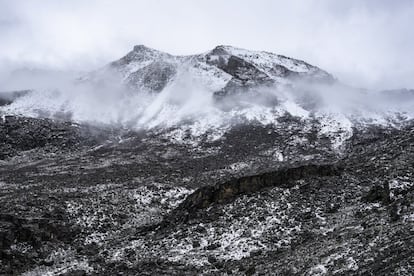 El panorama es crítico para los últimos glaciares mexicanos. Hugo Delgado vaticina que en los próximos cinco años los tres del Iztaccíhuatl habrán desaparecido y otorga un margen de dos décadas para los del Pico de Orizaba. De cualquier forma remata: “En 2050 no habrá glaciares en México”.