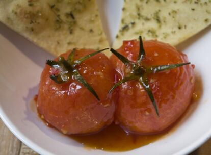 Tomates enteros y semidulces.