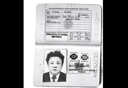 El pasaporte de Jong Il fue emitido a nombre de Ijong Tchoi.