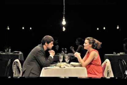 Escena de 'Helter Skelter' con Ernesto Villegas y Cristina Genebat.