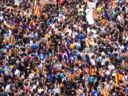 Manifestaci&oacute;n en Barcelona contra la violencia policial durante la celebraci&oacute;n del refer&eacute;ndum.