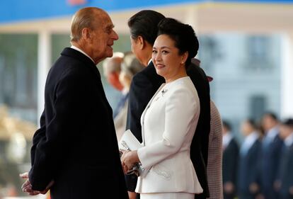El príncipe Philip junto a la primera dama china, Peng Liyuan, durante su visita oficial a Londres.