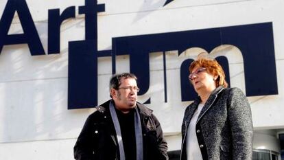 El director de Artium, Daniel Castillejo,  y su presidenta, Icíar Lamarain, tras la presentación del programa de 2013.
