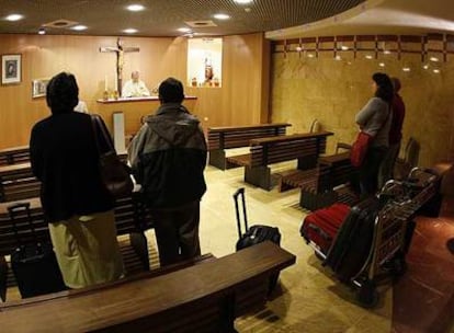 Sala de culto católico en el aeropuerto de Barajas.