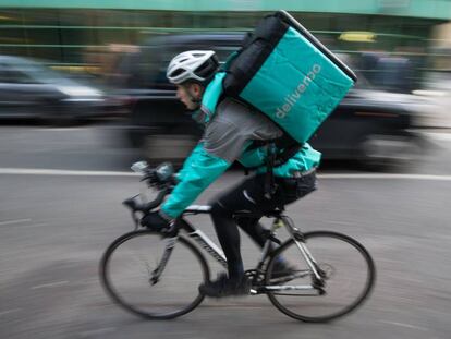 El abogado de Deliveroo asegura que los ‘riders’ cobran hasta 100.000 euros