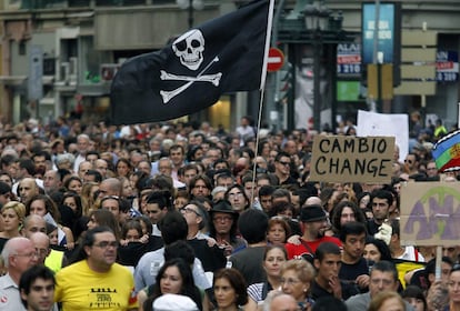 La ciudad tambi&eacute;n ha salido a la calle para reclamar un cambio en el sistema bancario y pol&iacute;tico.