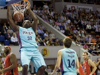 Jawai se cuelga del aro ante el CAI Zaragoza.