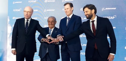 El vicepresidente de Aena, Javier Marín, el presidente de Air Europa, Juan José Hidalgo, Peter Andersen, director comercial de AerCap, y Sergio Ramos, vicepresisente comercial de Boeing para Europa.