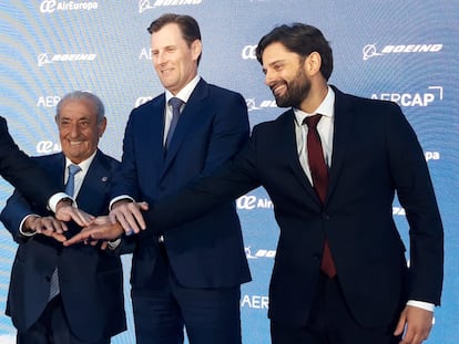 El vicepresidente de Aena, Javier Marín, el presidente de Air Europa, Juan José Hidalgo, Peter Andersen, director comercial de AerCap, y Sergio Ramos, vicepresisente comercial de Boeing para Europa.