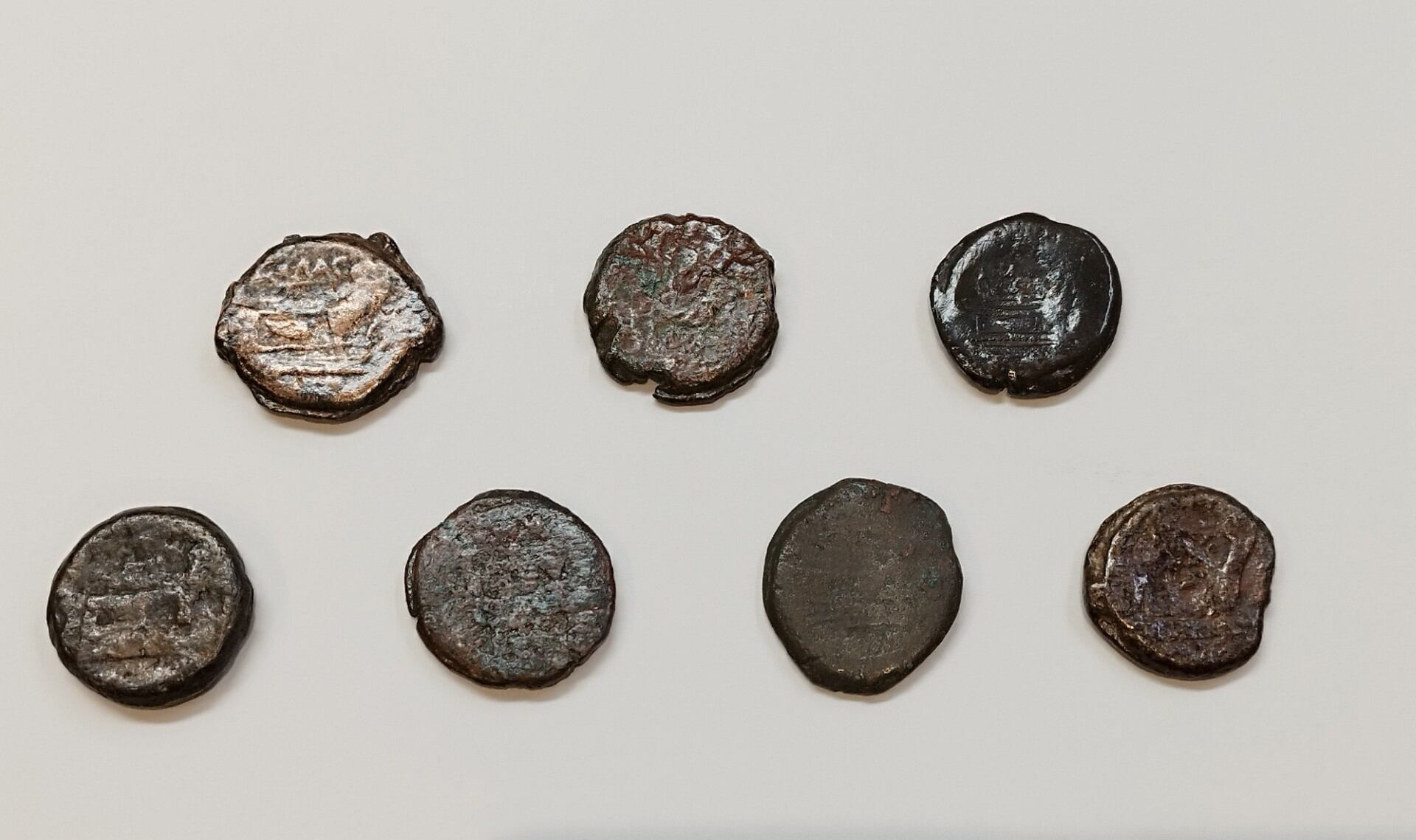Monedas pompeyanas halladas en El Monastil.
