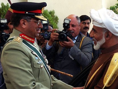El general Pervez Musharraf (izquierda), en 2001.