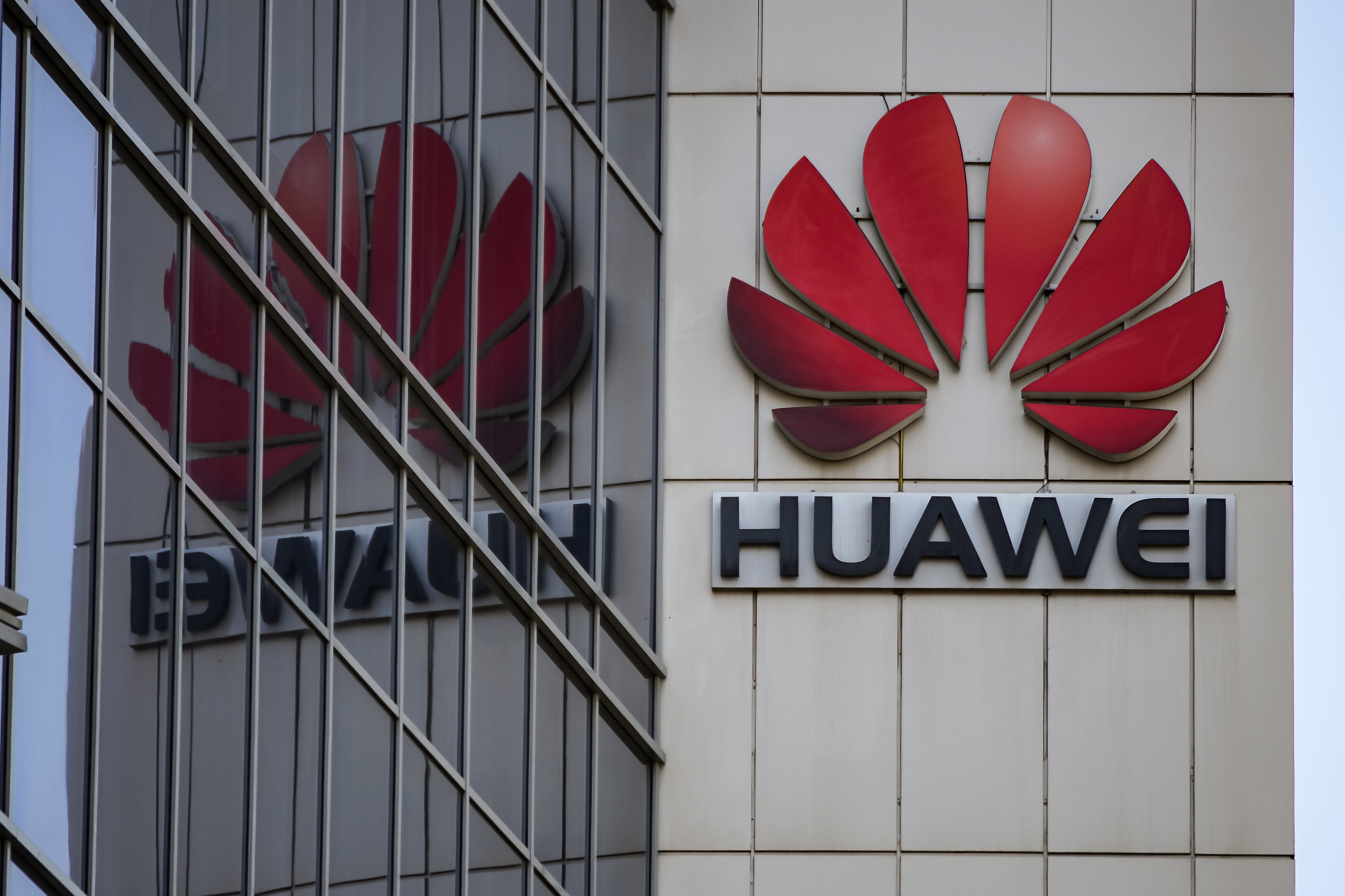 La Comisión Europea insiste en “restringir o excluir” a Huawei de las redes 5G
