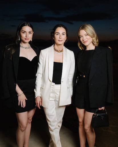 Ana de Armas, Francesca Amfitheatrof (directora artística de relojes y joyería de la casa) y Léa Seydoux.