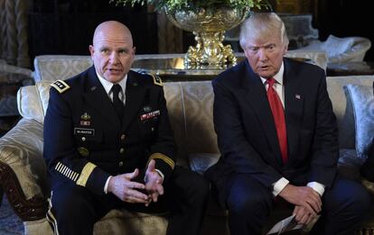 Donald Trump e H.R. McMaster nesta segunda-feira na Flórida.