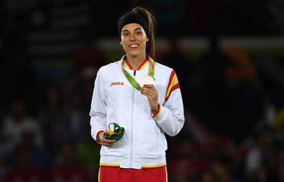 La española Eva Calvo Gomez celebra la plata en taekwondo -57 kg.