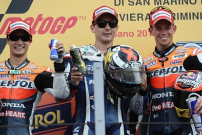 Pedrosa, Lorenzo y Stoner, en el podio