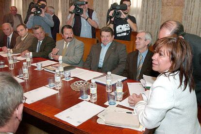 La ministra Narbona, en una reciente reunión con la Plataforma del Agua de la Región de Murcia.