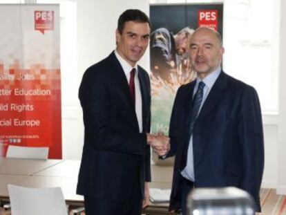 Pedro S&aacute;nchez y el comisario de Econom&iacute;a, Pierre Moscovici, en Bruselas.