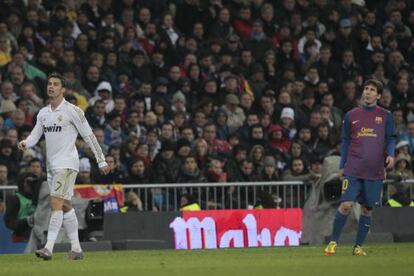 Cristiano Ronaldo y Lionel Messi, en el Real Madrid-Barcelona de la primera vuelta