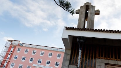 GRAFCAN2758. PUERTO DE LA CRUZ (ESPAÑA), 08/12/2020.-La Consejería de Sanidad del Gobierno de Canarias ha intervenido la residencia de mayores Hogar Santa Rita tras detectarse 164 casos por Covid 19 entre los residentes. EFE/Ramón de la Rocha
.