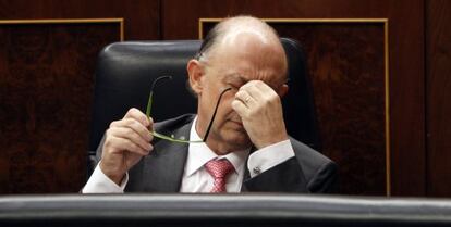 Cristóbal Montoro, ministro de Hacienda y Administraciones Públicas, ayer en el Congreso.