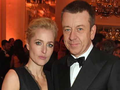 Gillian Anderson y Peter Morgan en un acto en Londres en febrero de 2017.