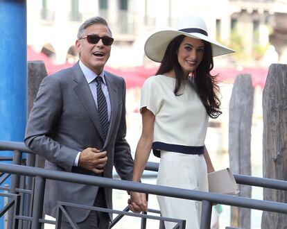George Clooney, considerado como uno de los solteros de oro de Hollywood, decidió pasar por el altar en 2014, con la abogada Amal Alamuddin. La boda fue todo un evento en Venecia, llena de famosos y con una duración de cuatro días. Tres años después, tuvieron a los mellizos Elle y Alexander.