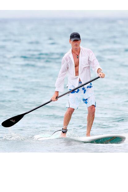 Pierce Brosnan, uno de nuestros James Bond favoritos, también se atreve con el paddle board.