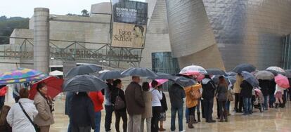 Largas colas en las taquillas del Guggenheim el pasado mes de octubre en una jornada de entrada gratuita con motivo de su 15º aniversario.