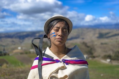 Erika, joven activista ecuatoriana de 19 años, afirma ser la primera indígena que estudia Arquitectura en la universidad en su país.