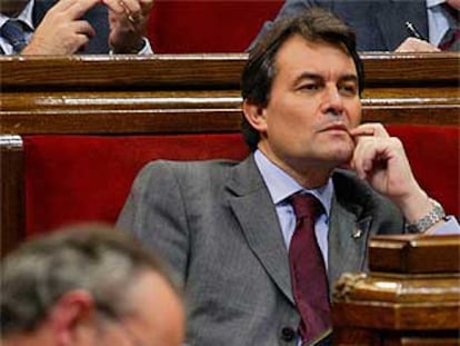 El líder de CiU, Artur Mas, durante un pleno del Parlamento catalán.