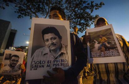 Exiliados nicaragüenses marchan en San José, Costa Rica.  