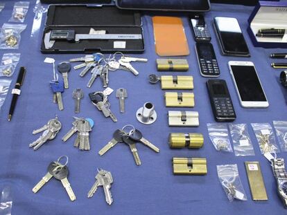 Ganz&uacute;as y llaves maestras utilizadas por la organizaci&oacute;n para robar.