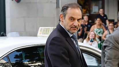 El exministro de Transportes, José Luis Ábalos, a su llegada al Tribunal Supremo en Madrid, este lunes.