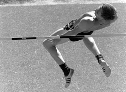Dick Fosbury, en un   salto en las pruebas de selección del equipo de Estados Unidos para los Juegos de 1968.