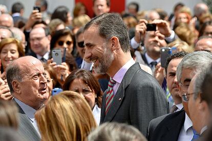 Felipe VI en Sevilla, el 12 de junio de 2015, tras un acto en la Real Maestranza de Caballería. Ese mismo día trascendió que la Casa del Rey había retirado el título de duquesa de Palma a su hermana la infanta Cristina.