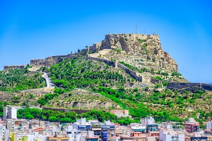 Vista del castillo de Santa Bárbara, en Alicante. 