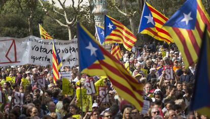 Concentraci&oacute;n frente al Tribunal Superior de Justicia de Catalu&ntilde;a en contra de las detenciones de ayer por el Refer&eacute;ndum.