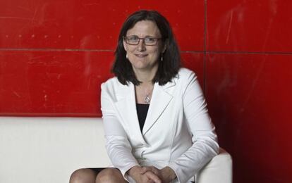 Cecilia Malmström, posa en el interior de la sede de EITB en Bilbao, sede del congreso.