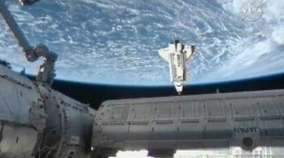 Vista del 'Endeavour' desde la Estación Espacial Internacional.