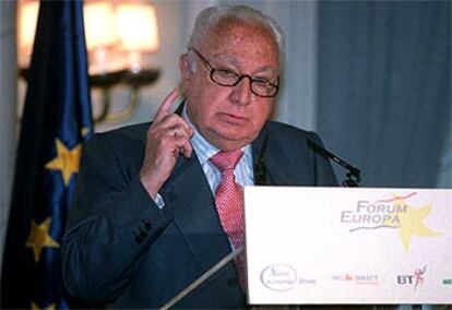 El presidente del Tribunal Constitucional, Manuel Jiménez de Parga, durante su intervención de ayer.