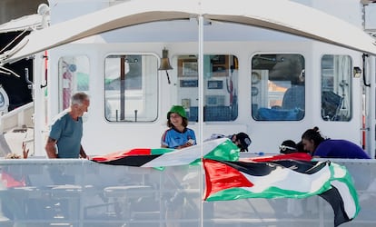 Thunberg, en uno de los barcos que forman la Flotilla Global Sumud. 