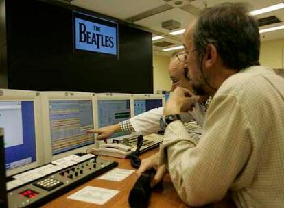 Técnicos de la NASA lanzan desde Robledo de Chavela la canción de los Beatles.