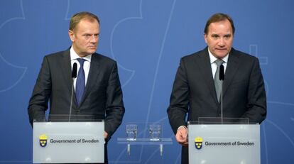 El primer ministro sueco, Stefan Löfven (derecha), junto al presidente del Consejo Europeo, Donald Tusk, este miércoles en Estcolmo.