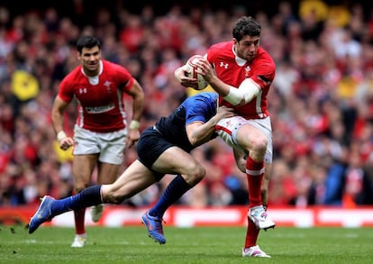 Alex Cuthbert es parado por Aurelien Rougerie.