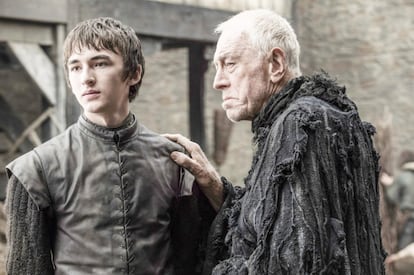 Tras una temporada ausente, Bran Stark volverá a ser uno de los protagonistas de la historia. En la imagen, junto al Cuervo de Tres Ojos, interpretado por el veterano Max Von Sydow, uno de los fichajes estrella de la nueva temporada.