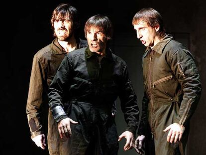 Escena de <i>La paz perpetua</i>, de Juan Mayorga, dirigida por José Luis Gómez, durante un ensayo.