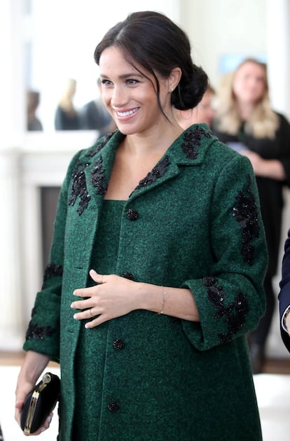 El 11 de marzo, en una de las celebraciones por el día de la Commonwealth, la duquesa llevó un vestido con abrigo a juego de la firma británica Erdem, una de las favoritas de su cuñada, Kate Middleton.