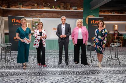 Marta Càceres, Gemma Nierga, Oriol Nolis, Sílvia Tarragona y Samanta Villar en la presentación de la nueva temporada de RTVE Cataluña.