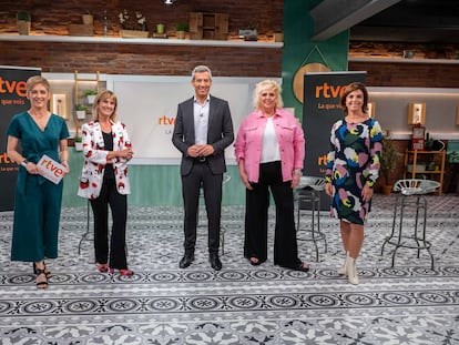 Marta Càceres, Gemma Nierga, Oriol Nolis, Sílvia Tarragona y Samanta Villar en la presentación de la nueva temporada de RTVE Cataluña.